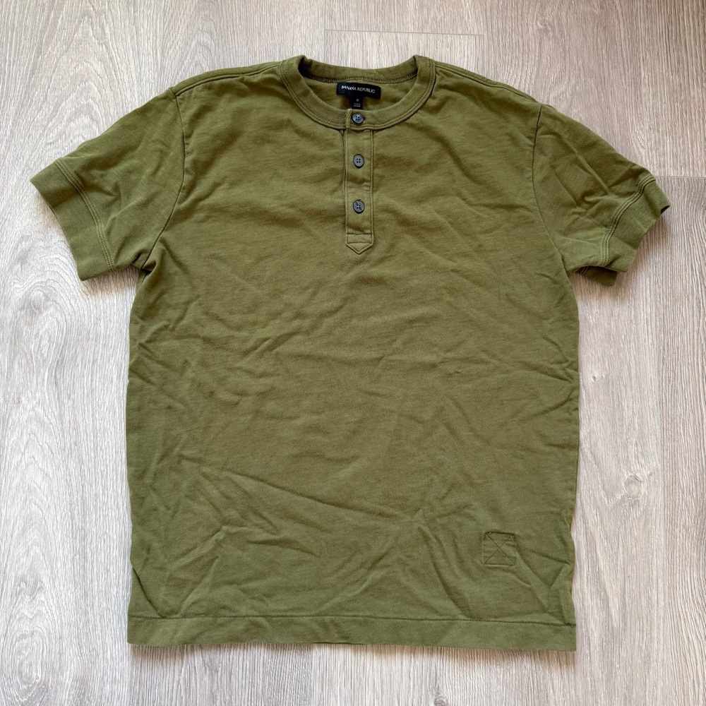 Men’s Banana Republic Olive Green Rugged Slub Henley T-Shirt